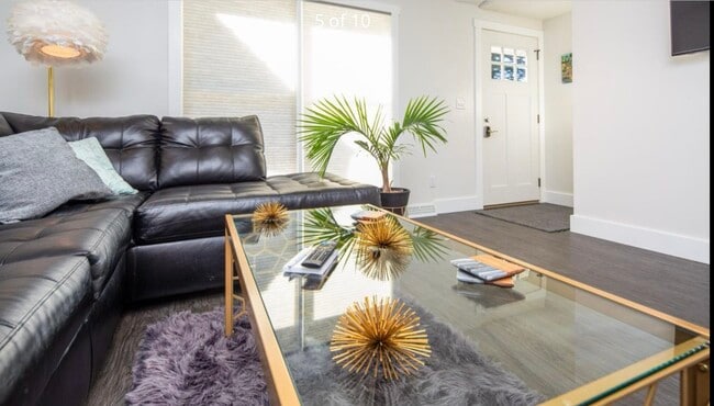 Photo - 3358 Rennie St