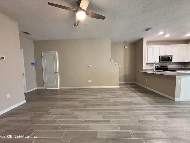 7366 Palm Hills Dr