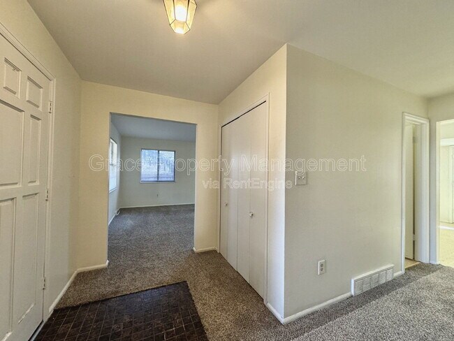 Photo - 5728 S Kenton St