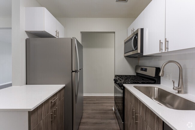 3BR, 2BA - 1,250SF