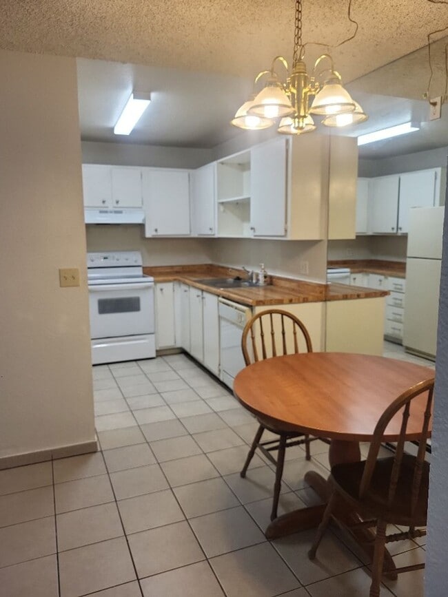 Photo - 2100 Highview Ct