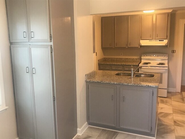 Photo - 306 West Ave