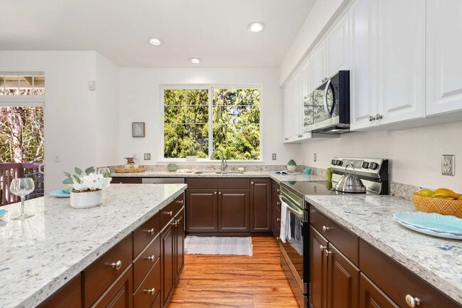 Photo - 13000 Admiralty Way