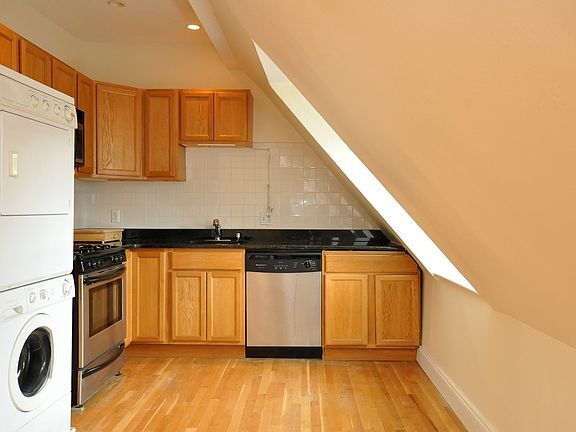 Building Photo - "Charming 1-Bedroom Apartment with Granite...