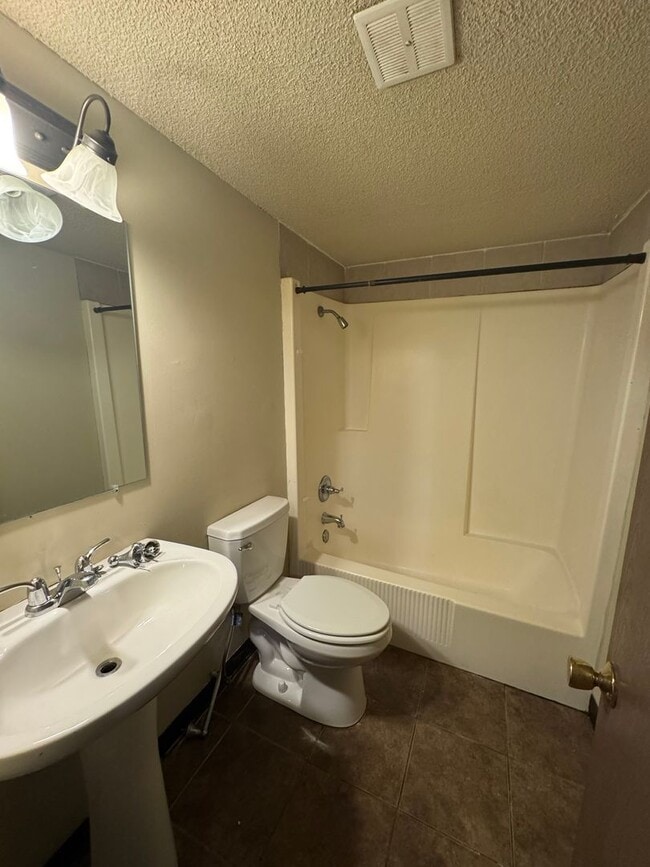 Photo - Some utilities included!