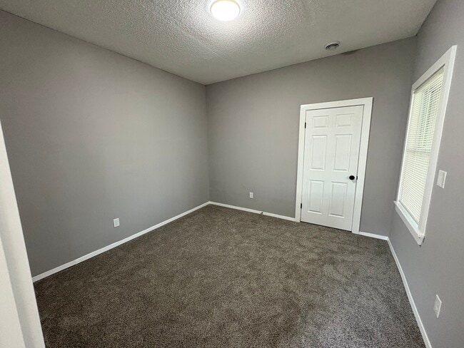 Photo - 1239 Knox Ave N