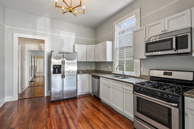 Photo - 2421 Valence- right