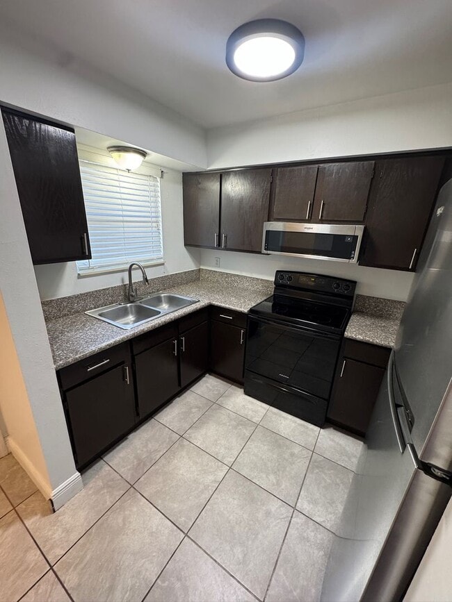 Building Photo - 1197 Bentley Rd Unit 3