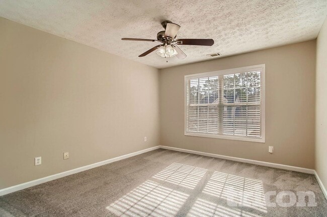 Photo - 35 Trelawney Ln