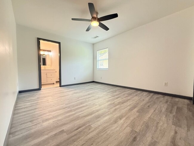 Photo - 1477 Olive St SW