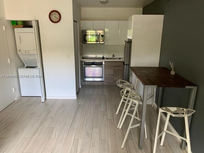 Photo - 1450 Meridian Ave Unidad 105