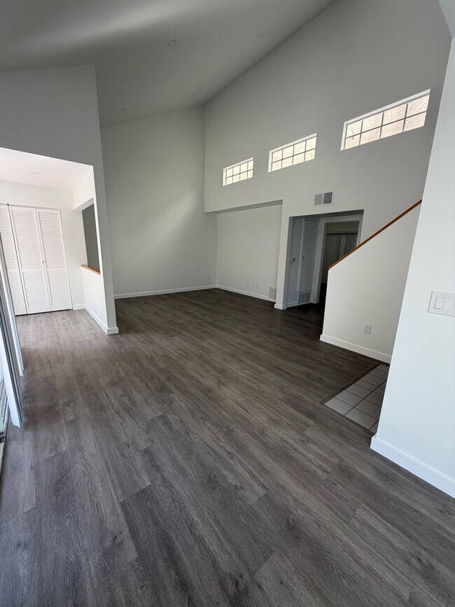 800 E June St