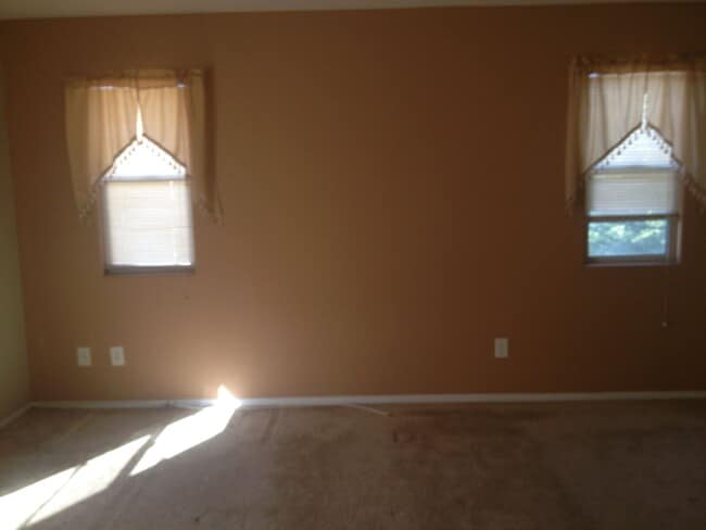 Photo - 3 Bed/2.5 bath. All Tile Downstairs. Open ...
