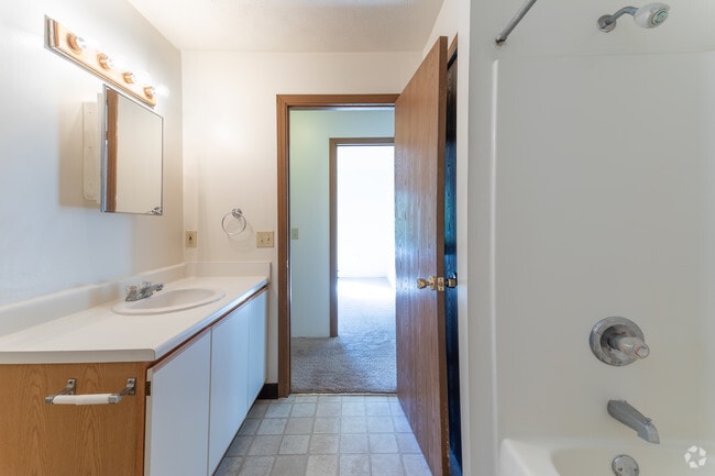 2 BR, 1 BA - 960 SF, Deluxe