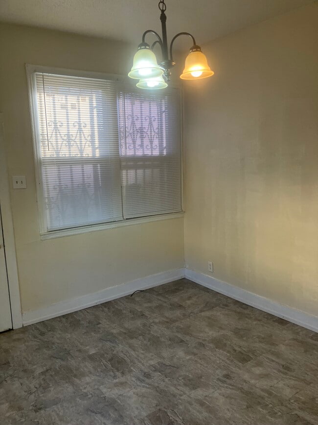 Building Photo - 2363 N Robertson St Unit 2363