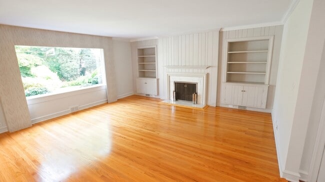 Photo - 460 Highcrest Dr