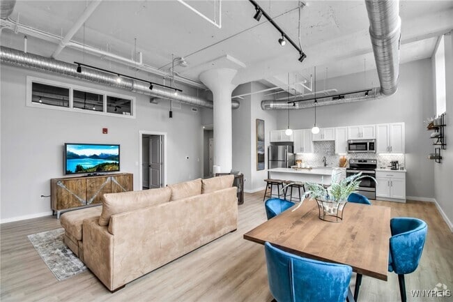 Building Photo - 628 Ellicott St Rental