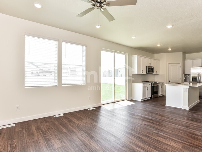 Photo - 1142 E Caitlyn St