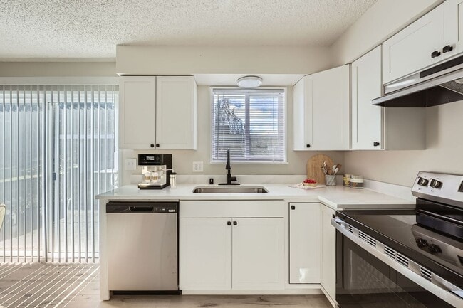 Photo - Breathtaking Renovation! Oversized 2 Bed 1... Unit 356 West Elizabeth Street