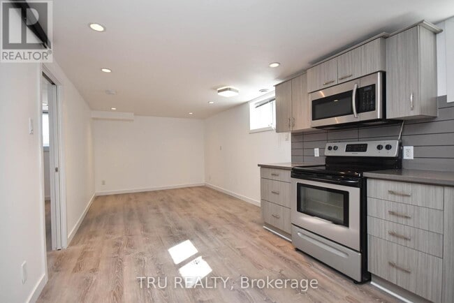 Photo - 1847 Walkley Rd