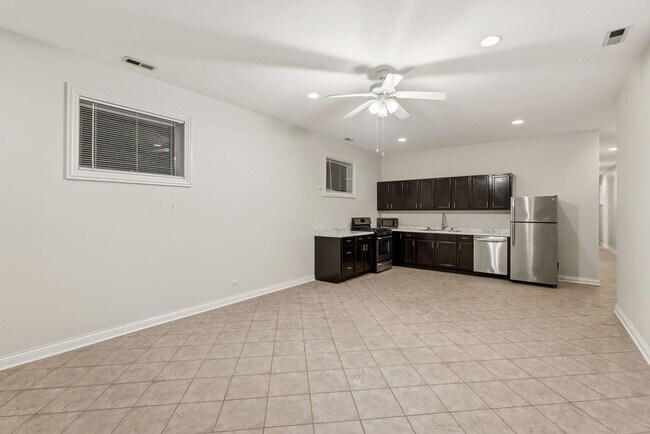 Photo - 938 N Washtenaw Ave