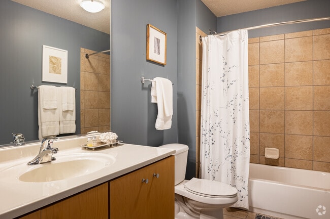 2BR, 2BA -1080SF - Second Bathroom