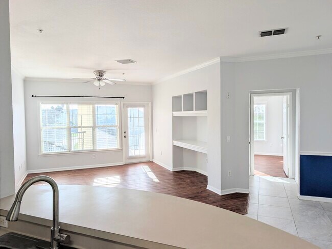 Building Photo - 3751 Conroy Rd Unit 2332