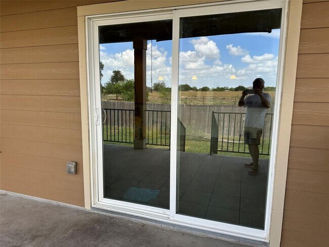 Photo - 13904 Lyndon B Johnson St