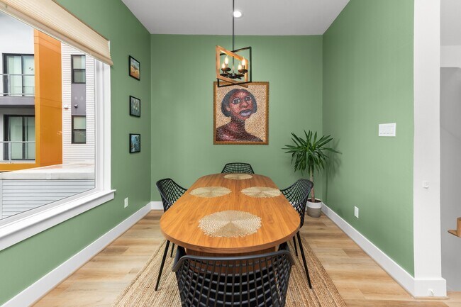 Photo - 3030 Live Oak St