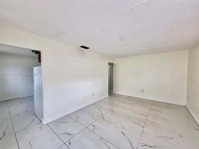 Building Photo - 950 NW 109th St Unit 950