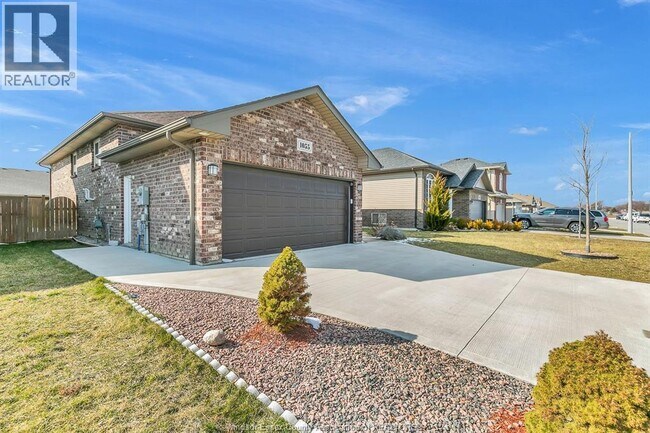 Photo - 1055 Thunderbay Ave