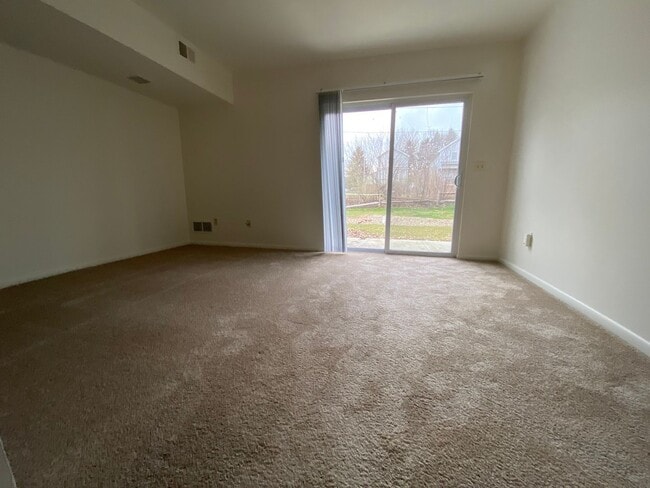 Photo - Lovely Hemlock Square 2BR Townhouse with Great Natural Light and Central Air!! Call Today!