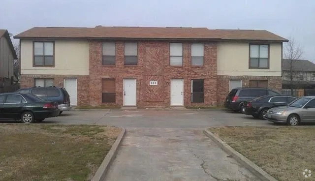 Building Photo - Great 2 Bdrm 1.5 Bath Duplex - Keller, TX Unit C Rental