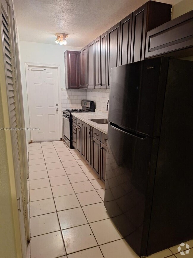 Building Photo - 7753 Hawthorne Ave Unit 7753 Rental