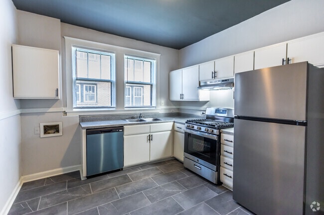2BR, 1BA - 950SF - Kitchen
