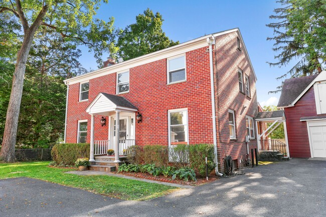 Building Photo - 11A Mead Ave Rental