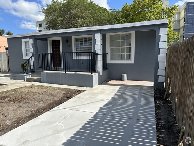 Building Photo - 1748 NW 30th St Rental