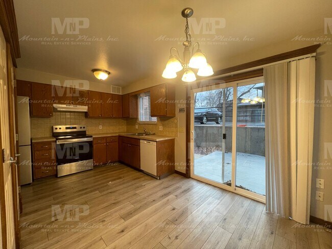 Photo - 1628 Azalea Dr