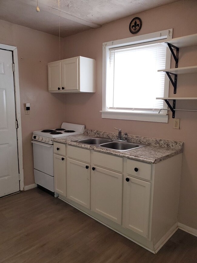 Photo - 1/2 off sec dep and first full month's ren... House