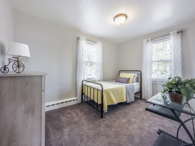 2BR, 1BA 2nd Bedroom