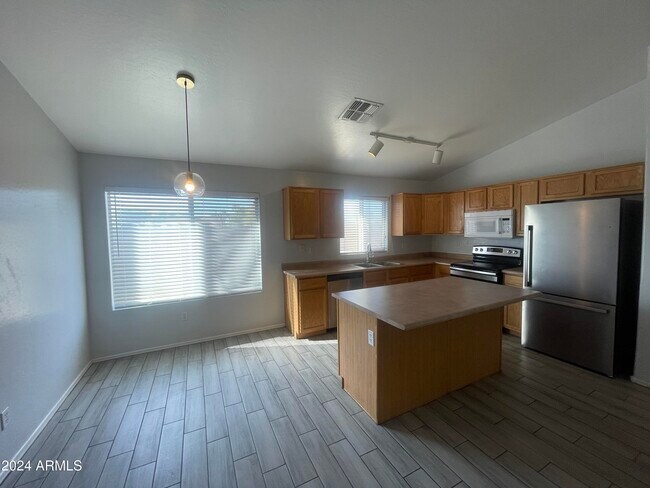 Photo - 3201 E Kerry Ln