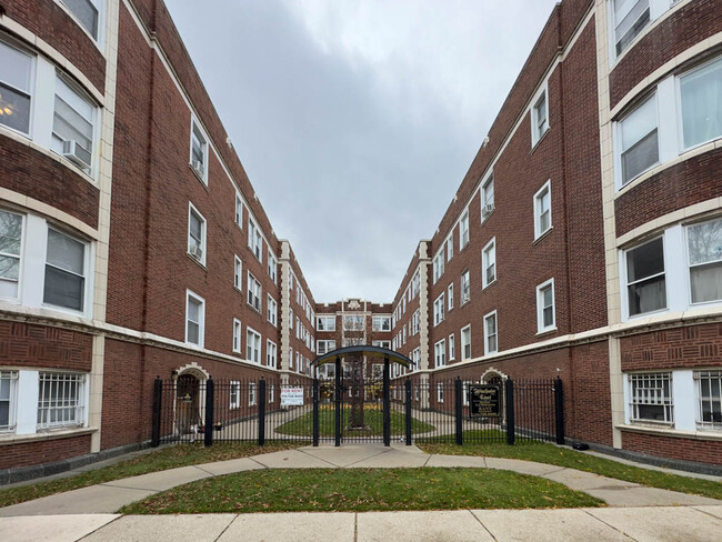 Photo - 4404 N Winchester Ave Unidad 53 Rental