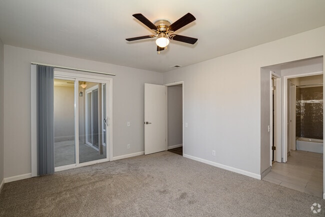 2BR, 1BA - 1,048SF