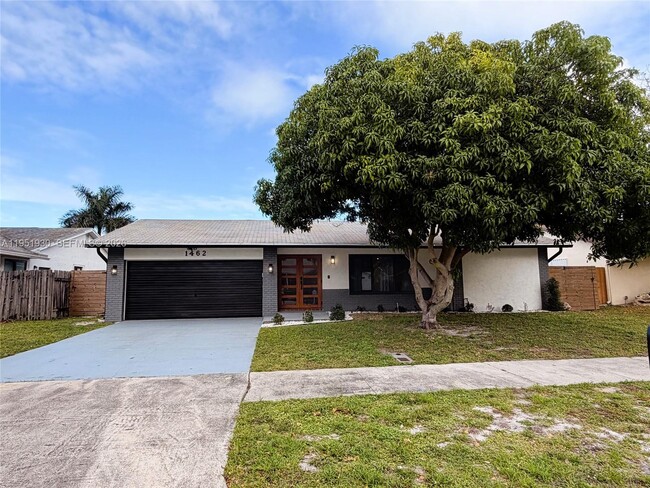 Building Photo - 1462 SW 25th Ave