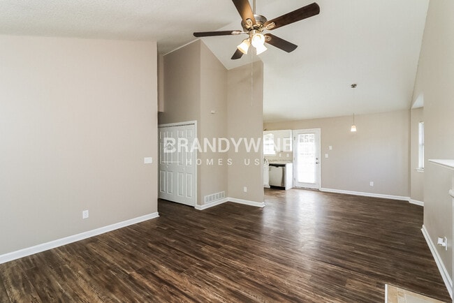 Photo - 155 Woodbridge Dr