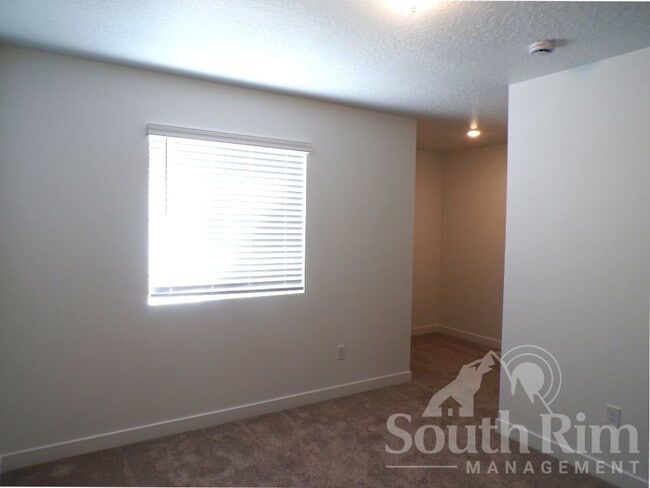 Photo - 660 Frost St