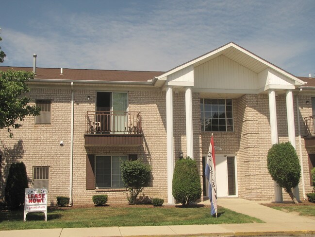 Saravilla Apartments For Rent in Clinton Township, MI