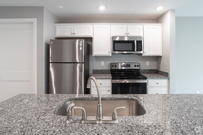 2BR, 1 Office, 2BA - 1200SF - Kitchen - Fownes Mill-Large Rooms-Heated Garage-Welcome Home!