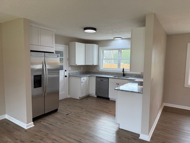 Photo - Freshly updated in East Ridge