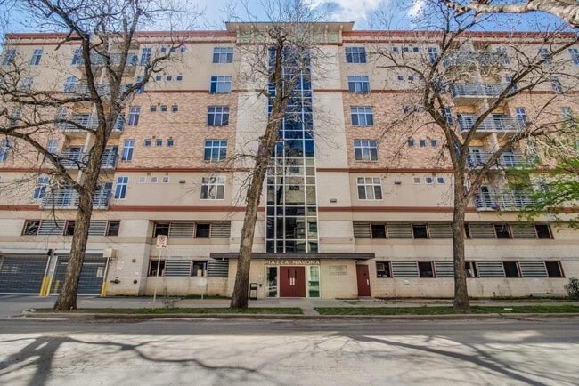 Photo - 711 W 26th St Unidad 305